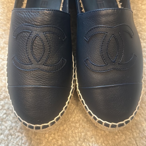 Chanel espadrilles in navy - Picture 2 of 3